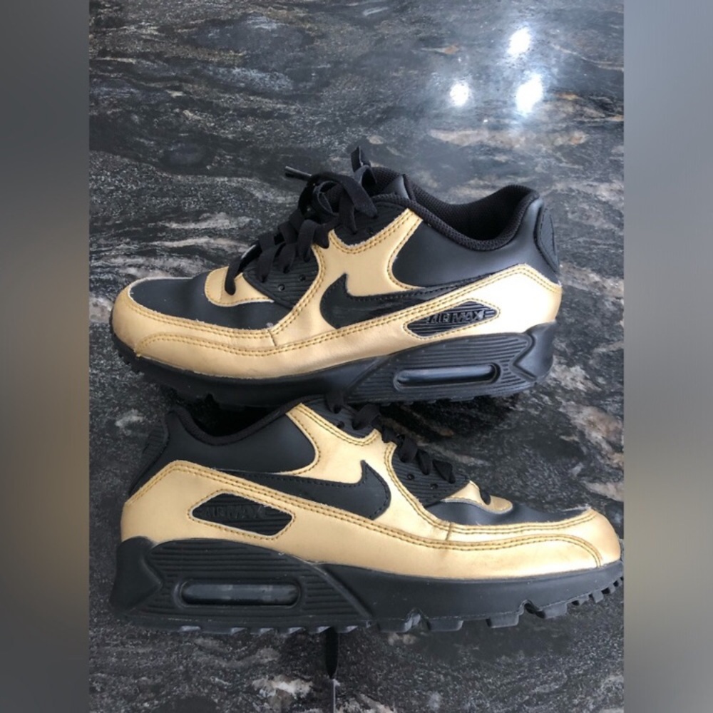 Black and Gold Athletic Sneakers Sz 7